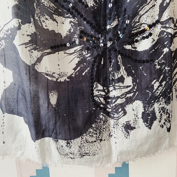 100% silk head scarf with black detailing - Picture 4 of 4